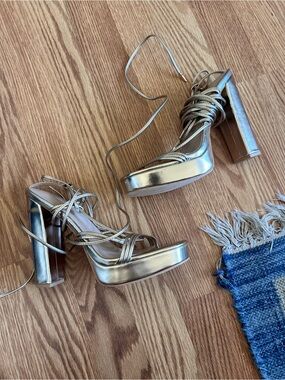 Gold Elisabet Tang Block heel super sexy lace up gladiator heels 4”+ size 7 EUC